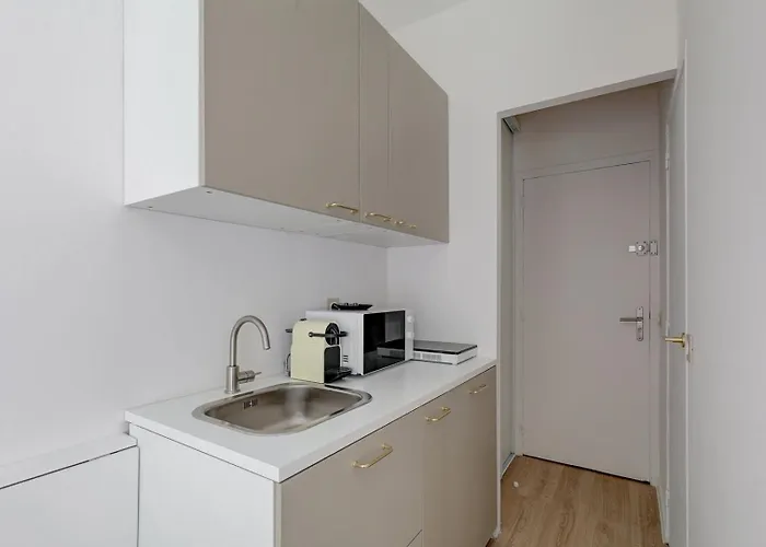 Bluestay 806 - Superb